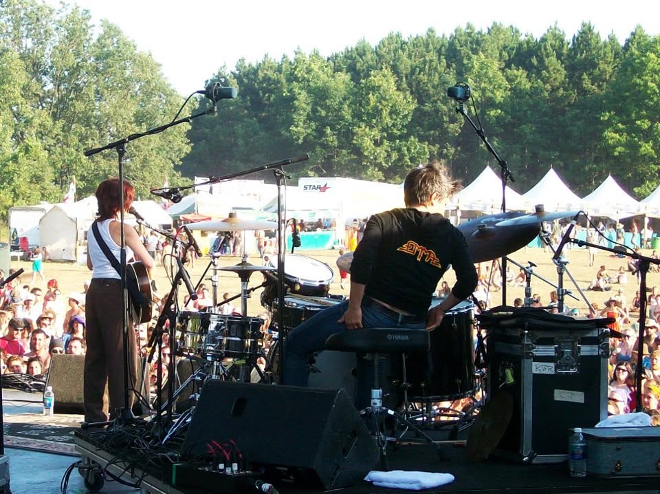 Ani DiFranco trackside, frame 4