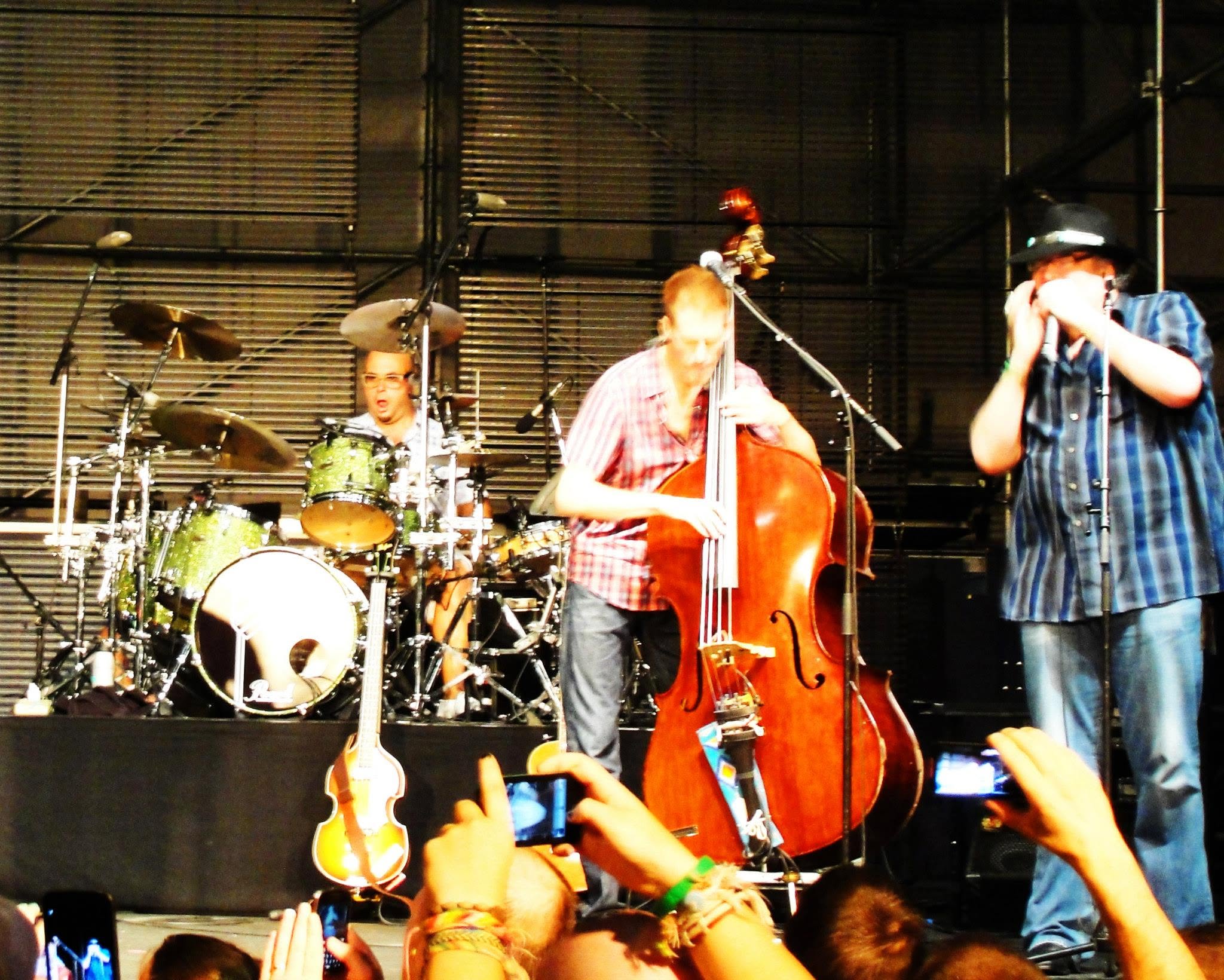 Barenaked Ladies in Philly live, frame 14