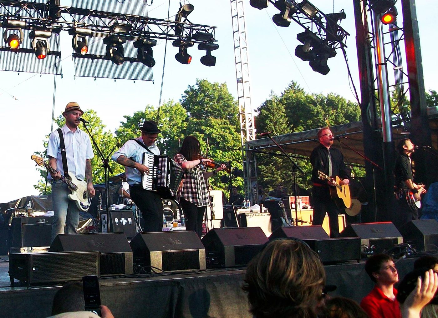Flogging Molly trackside, frame 3