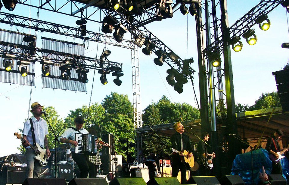 Flogging Molly trackside, frame 4