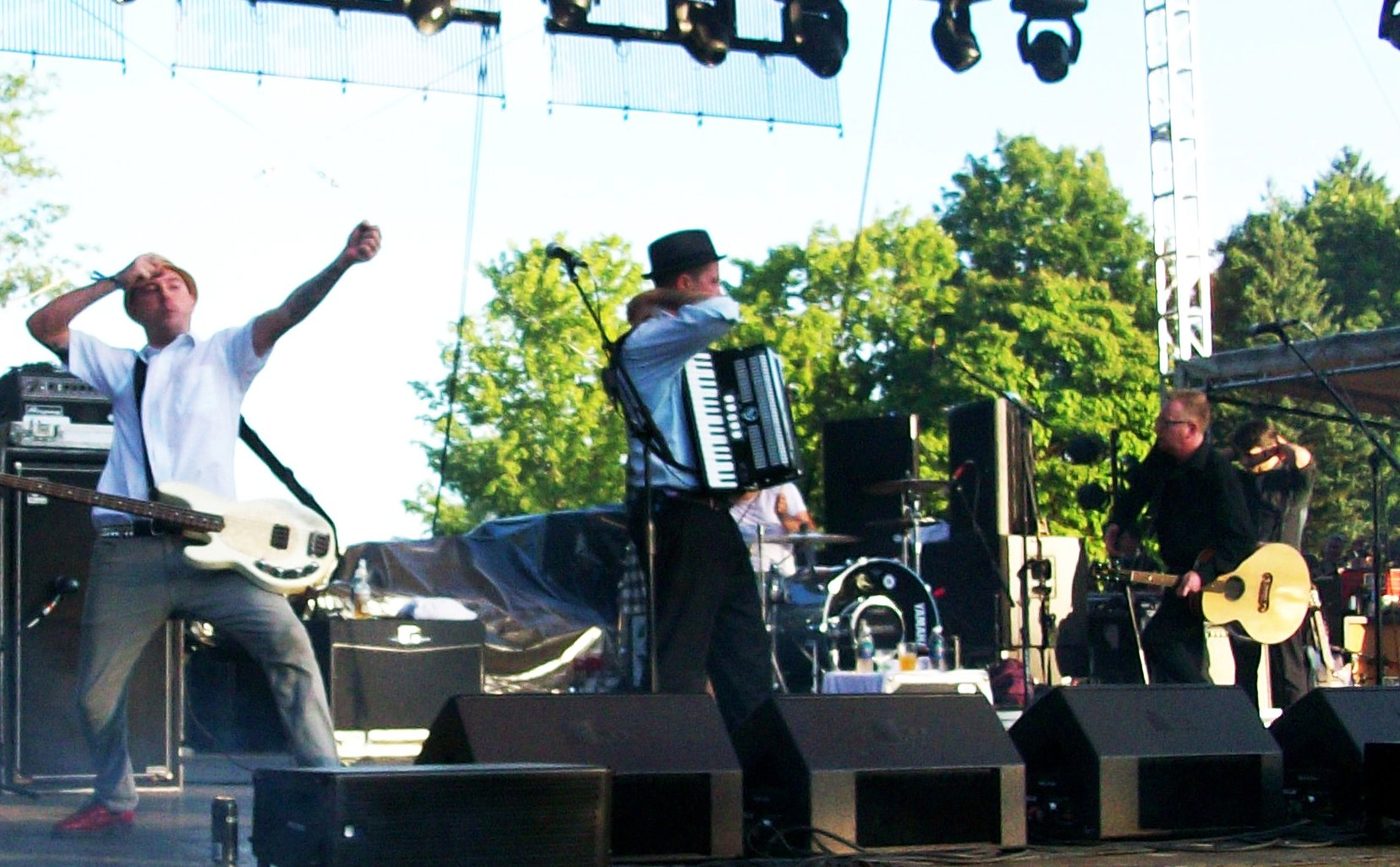 Flogging Molly trackside, frame 5