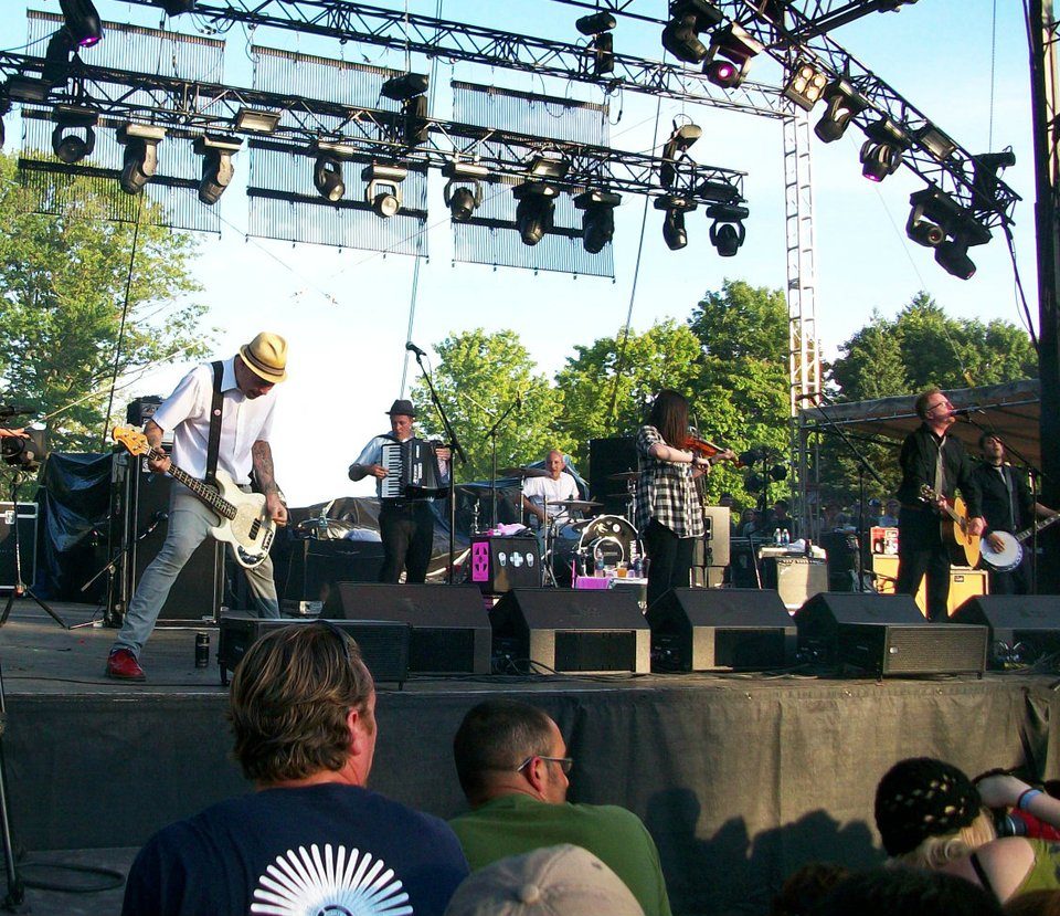 Flogging Molly trackside, frame 6