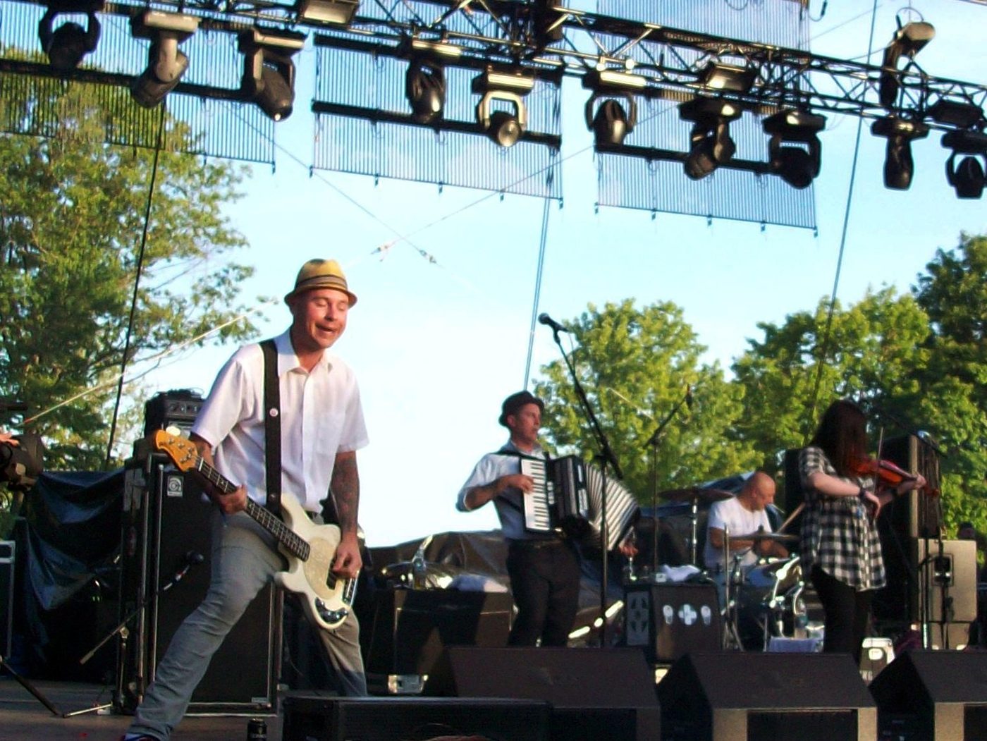Flogging Molly trackside, frame 8