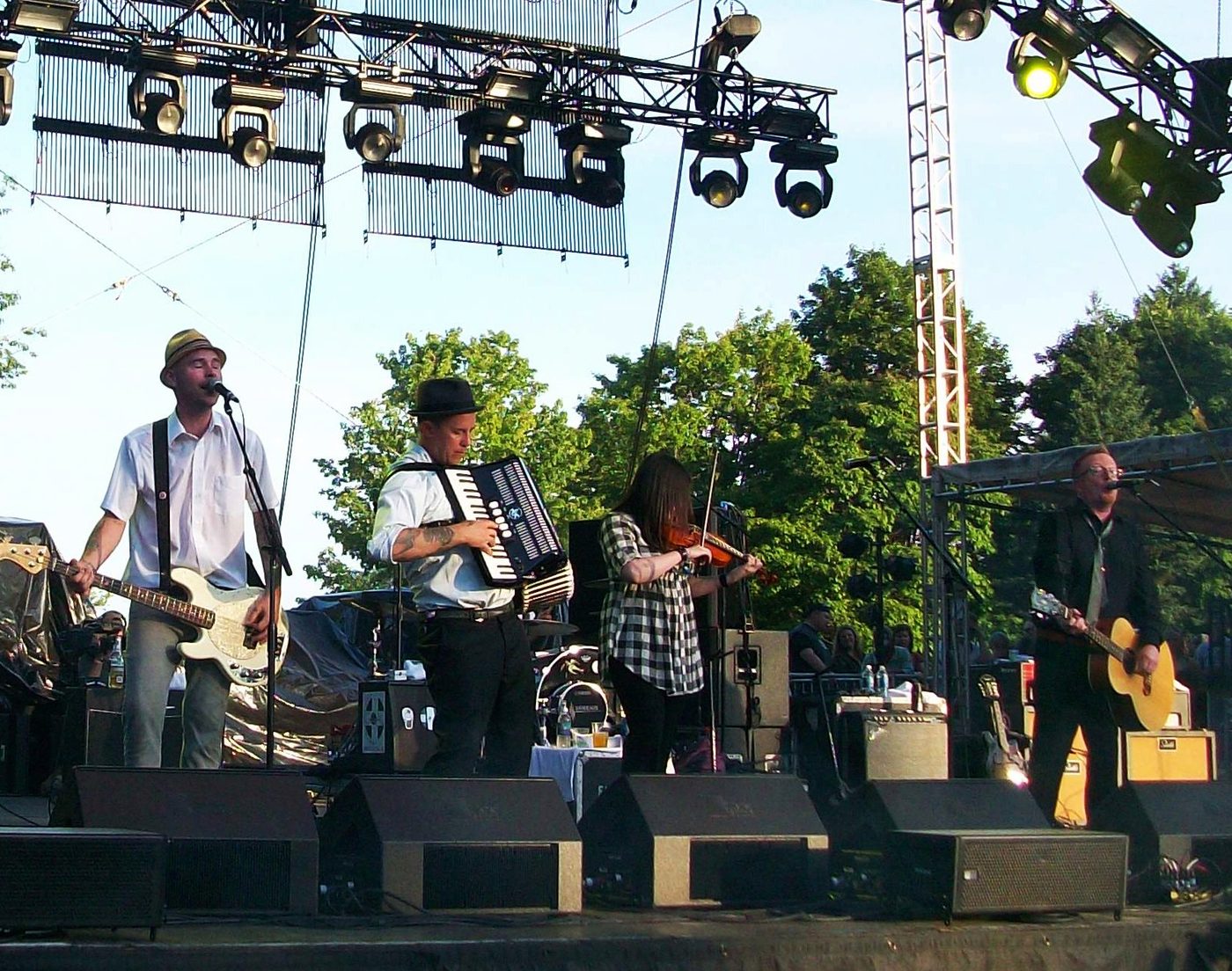 Flogging Molly trackside, frame 9