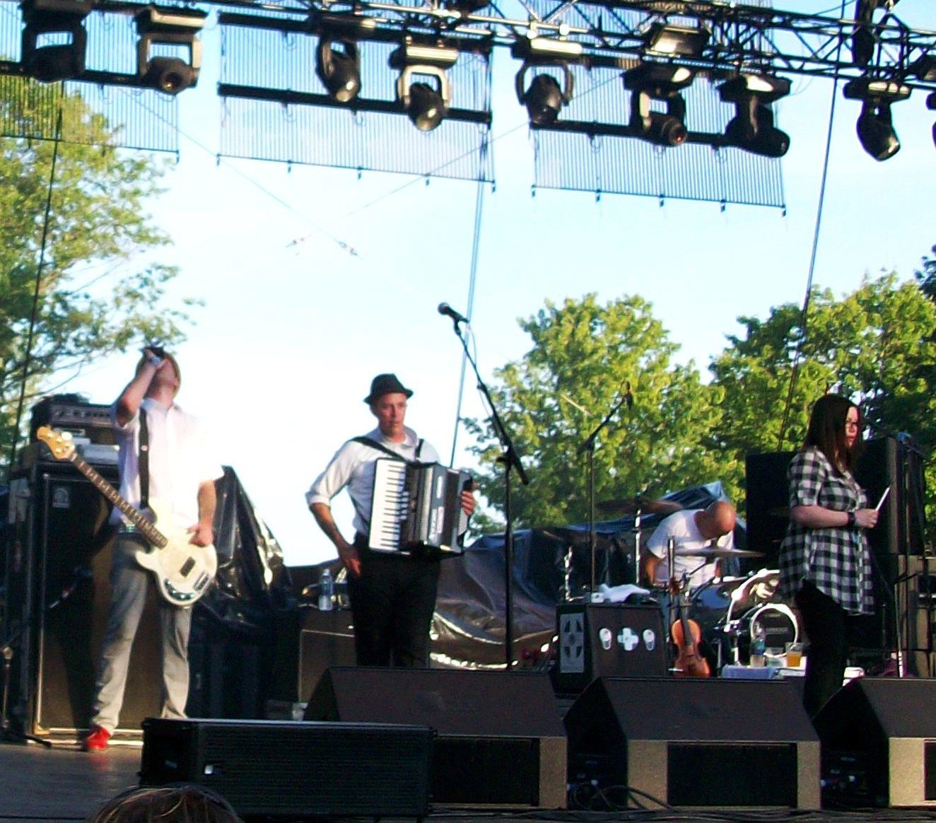 Flogging Molly trackside, frame 10