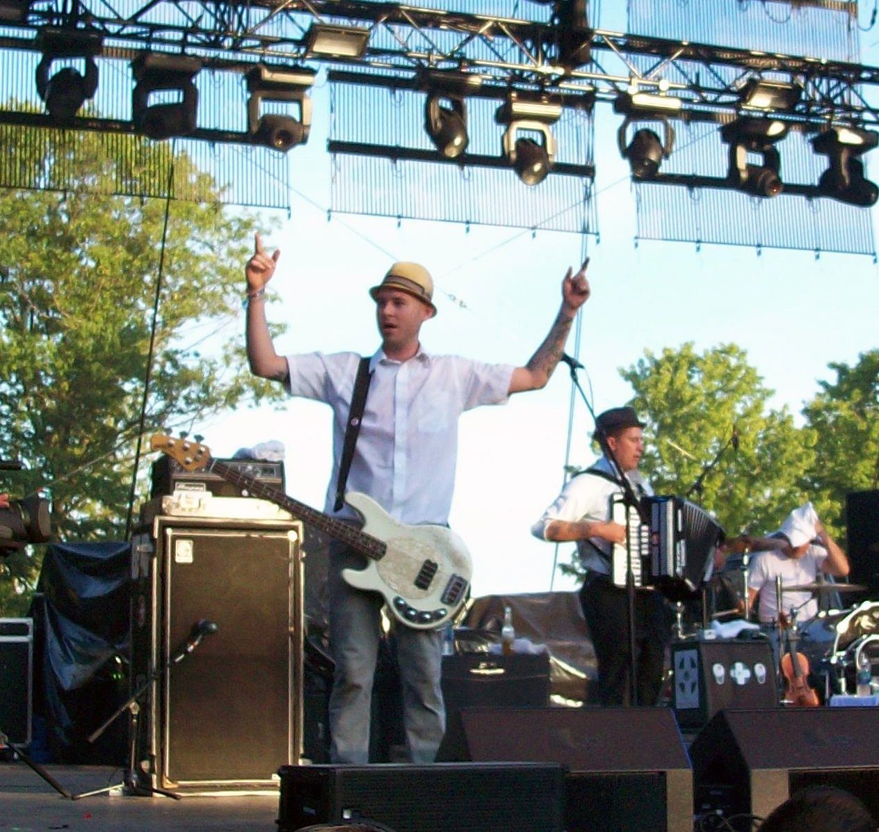 Flogging Molly trackside, frame 11