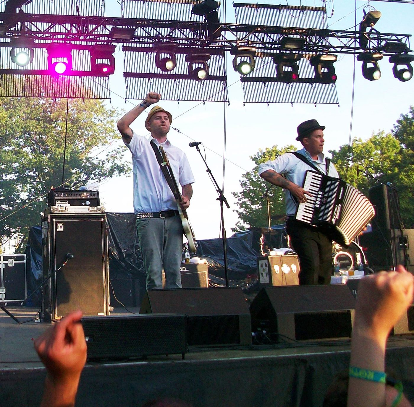 Flogging Molly trackside, frame 12