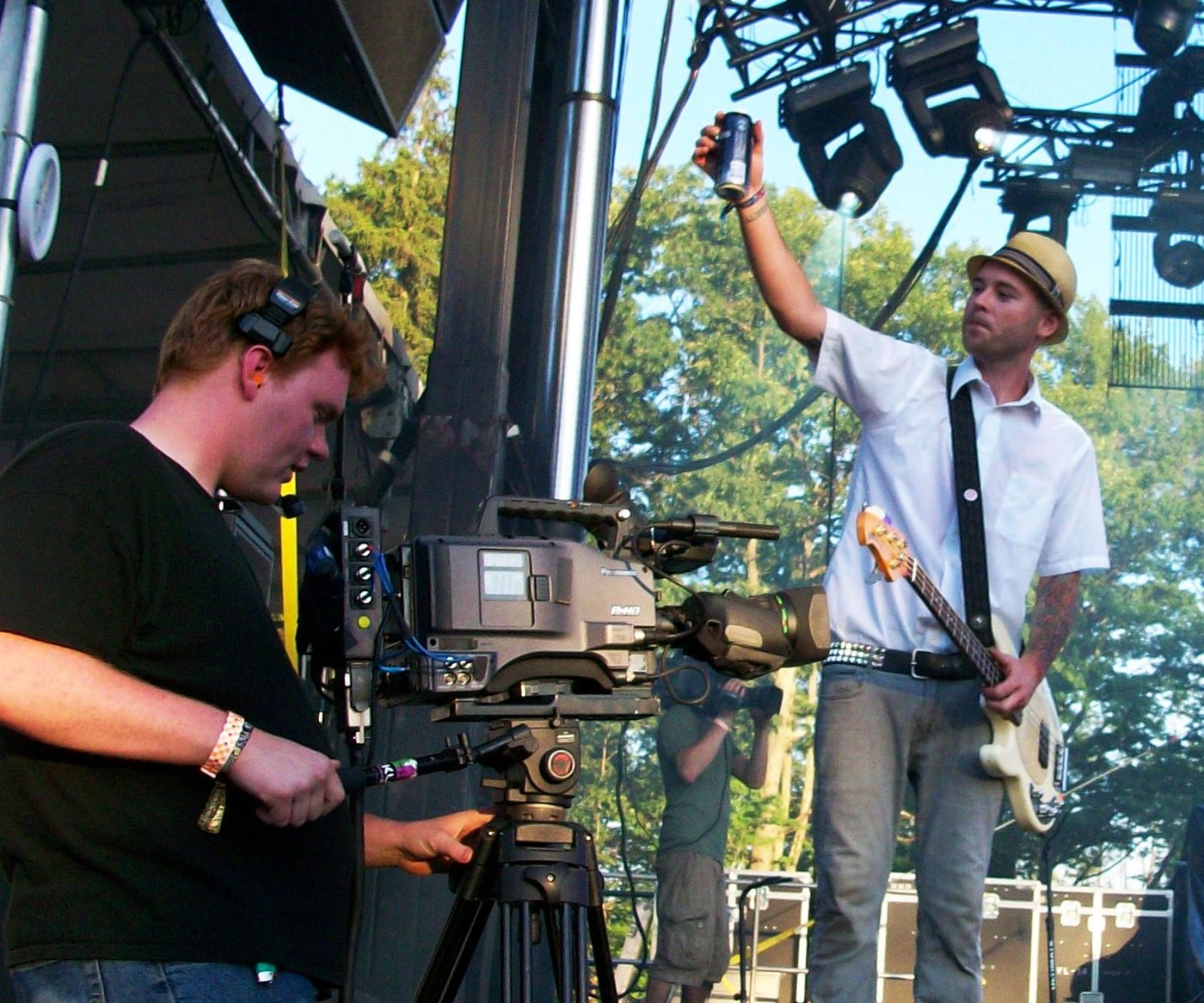 Flogging Molly trackside, frame 13