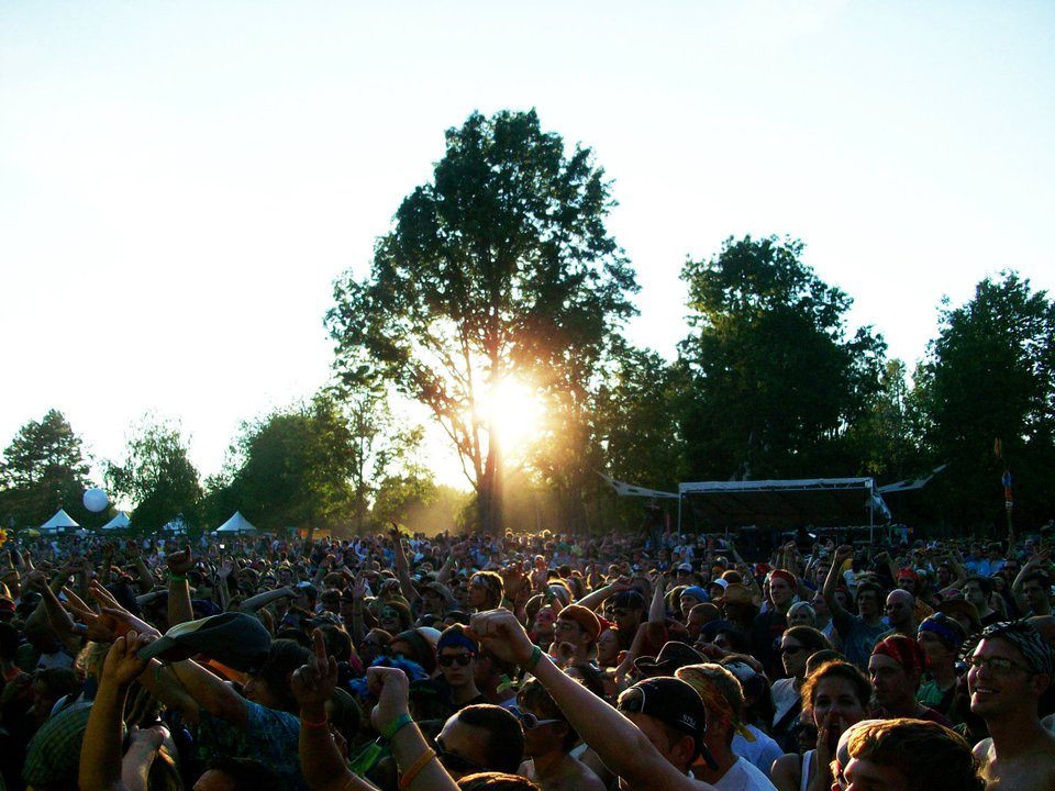 Flogging Molly trackside, frame 19