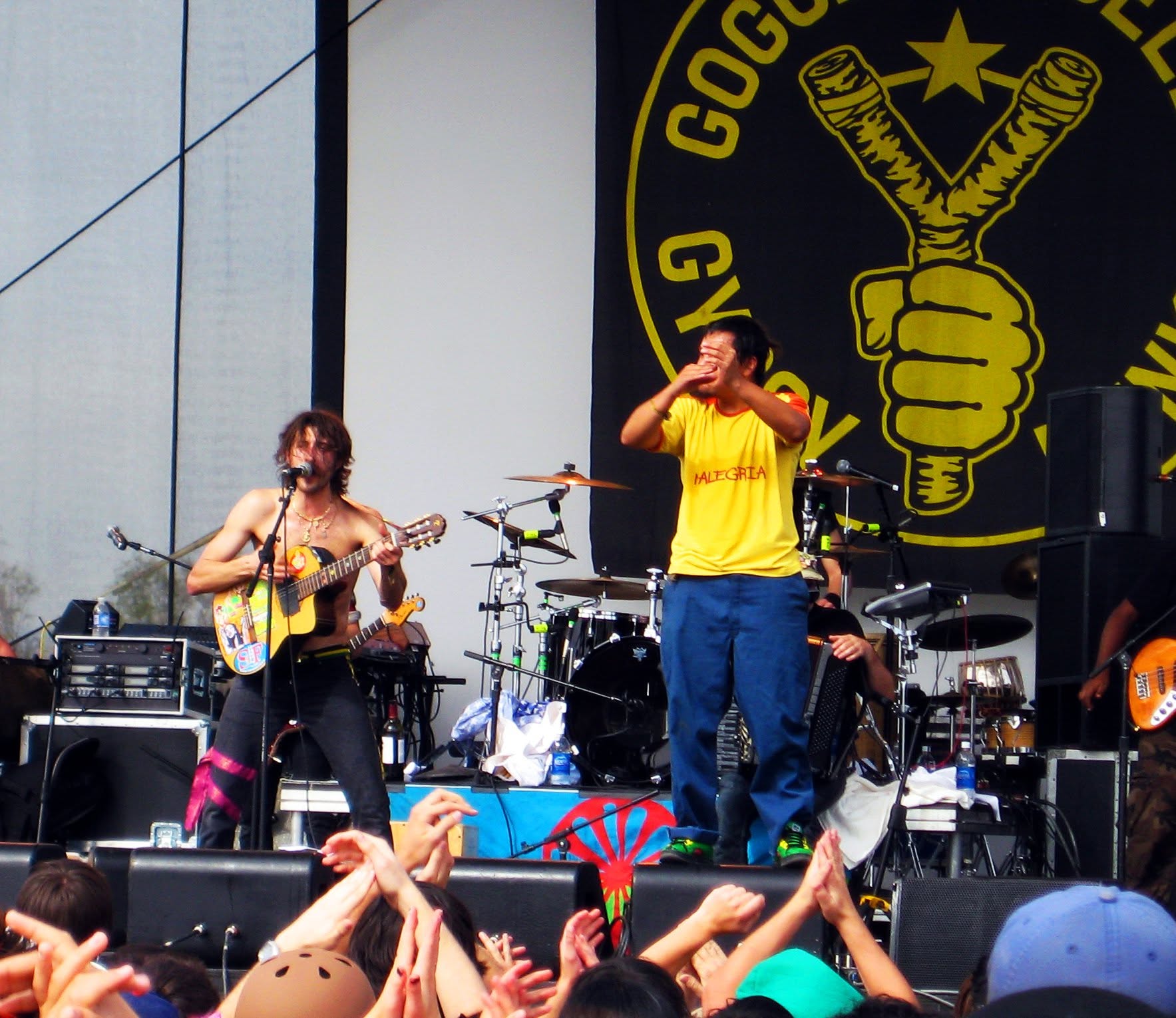 Gogol Bordello trackside, frame 3