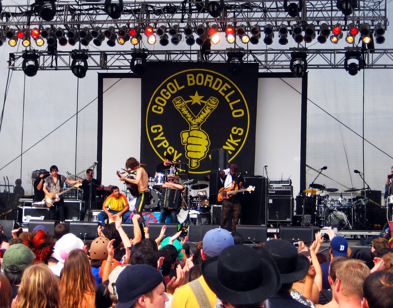 Gogol Bordello trackside, frame 6