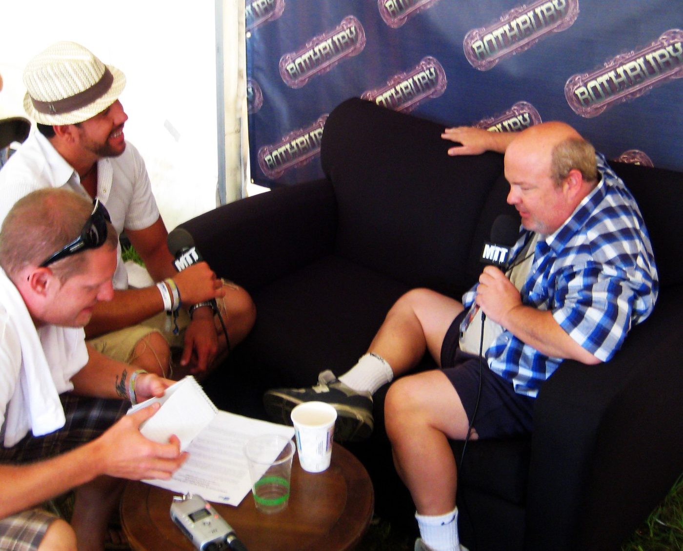 Kyle Gass trackside, frame 3