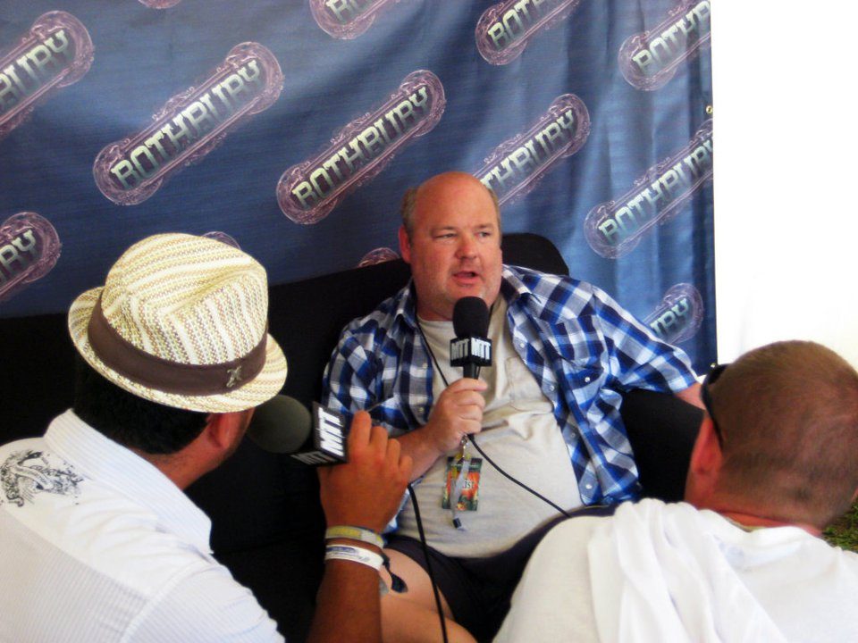 Kyle Gass trackside, frame 5