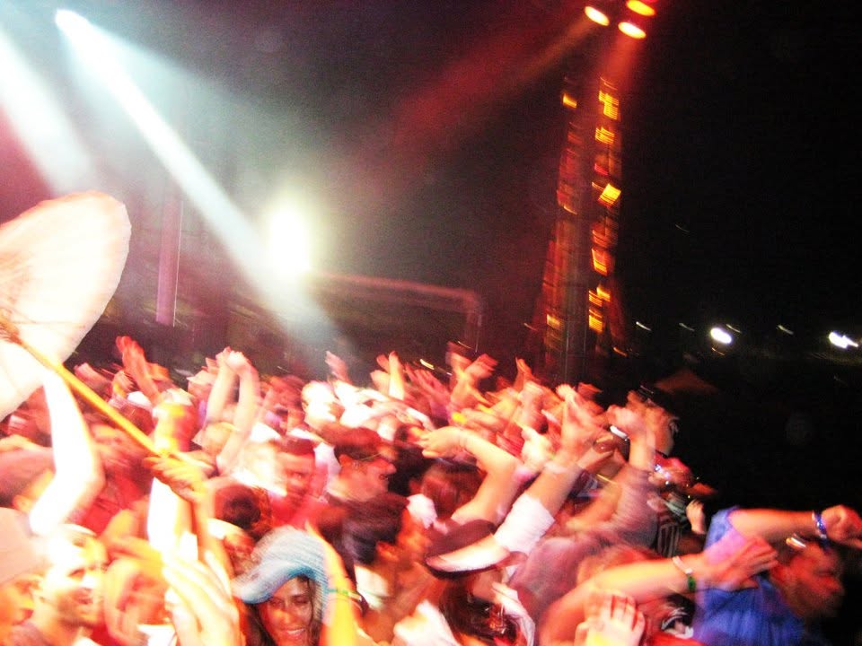 M.I.A. at Vegoose trackside, frame 14