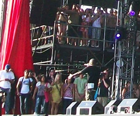 Nas and Damian Marley trackside, frame 4