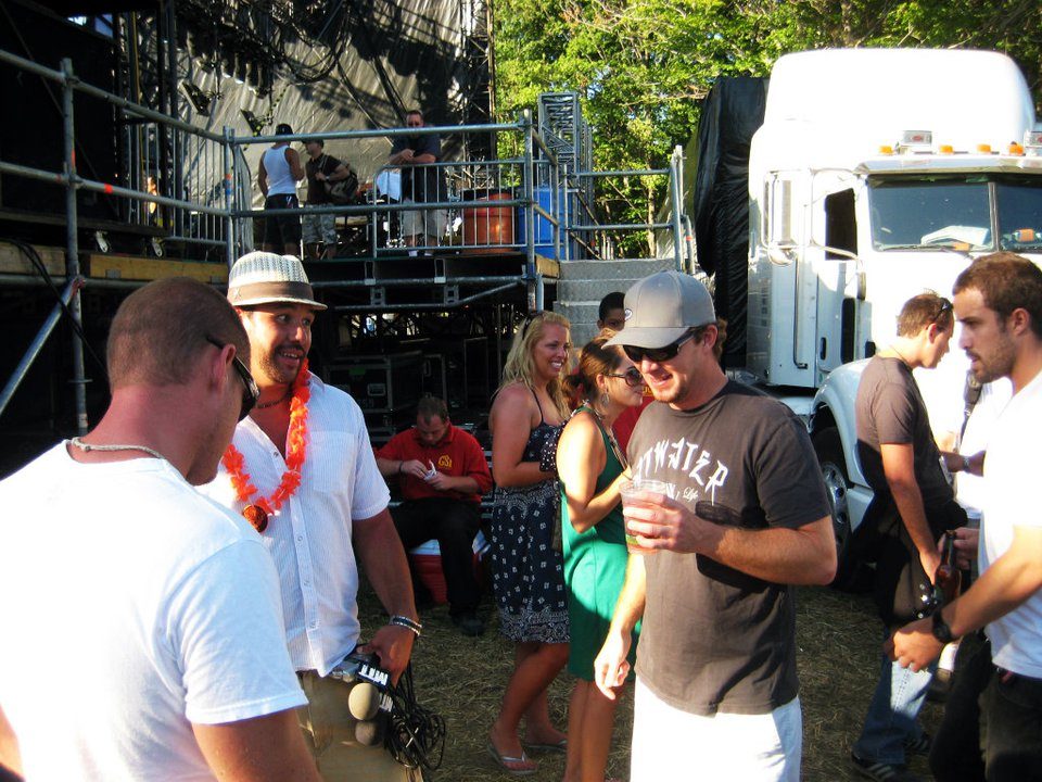 Slightly Stoopid trackside, frame 3