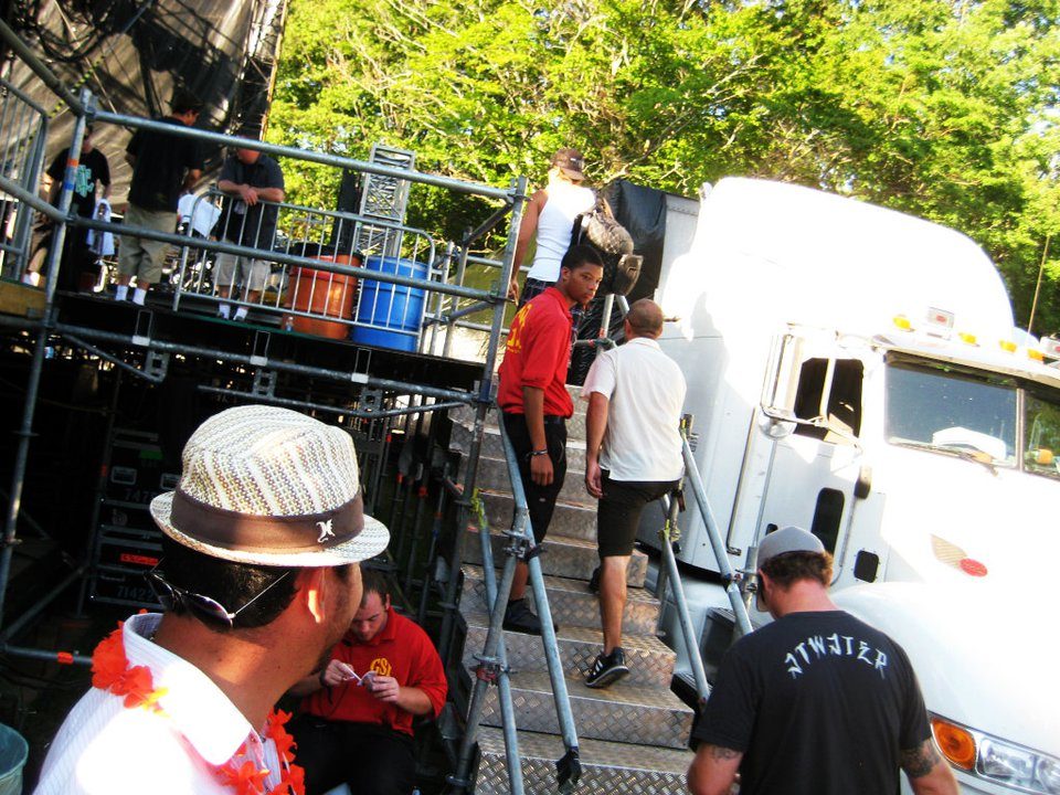 Slightly Stoopid trackside, frame 6