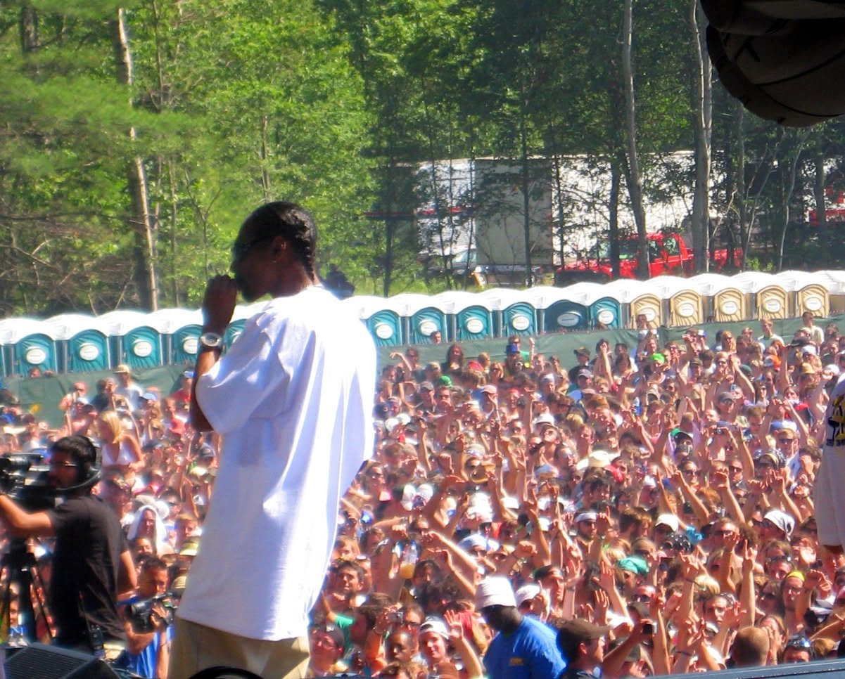 Snoop Dogg trackside, frame 5