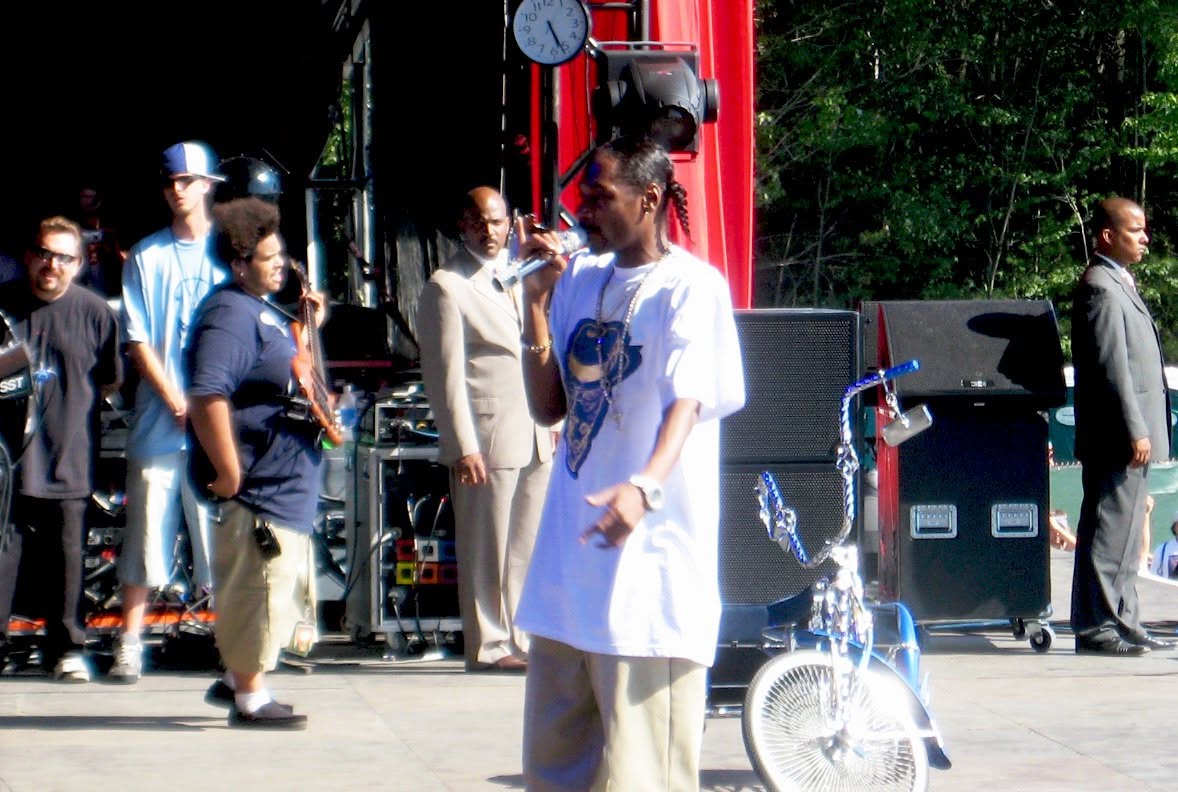 Snoop Dogg trackside, frame 6