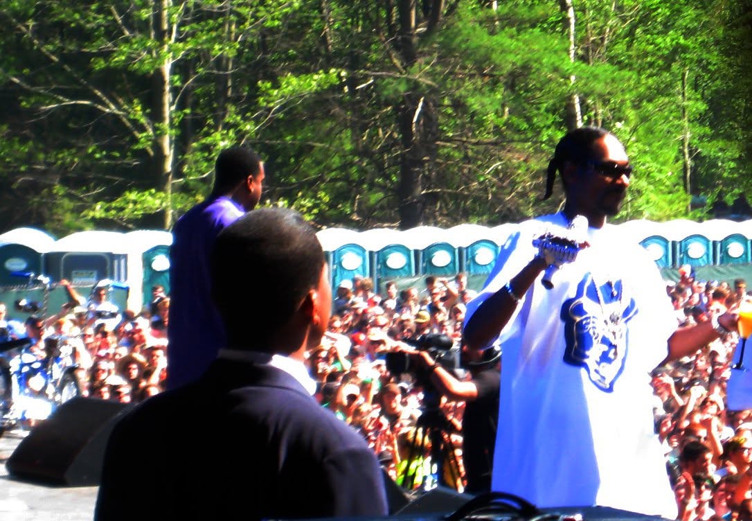 Snoop Dogg trackside, frame 11