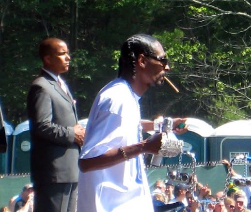 Snoop Dogg trackside, frame 13