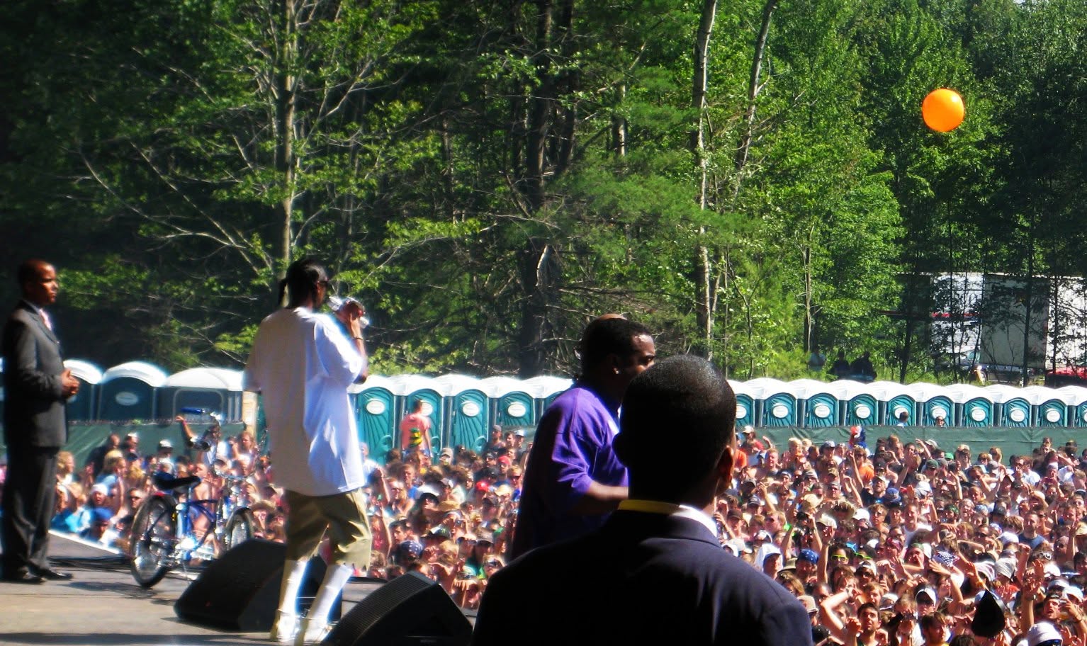 Snoop Dogg trackside, frame 15