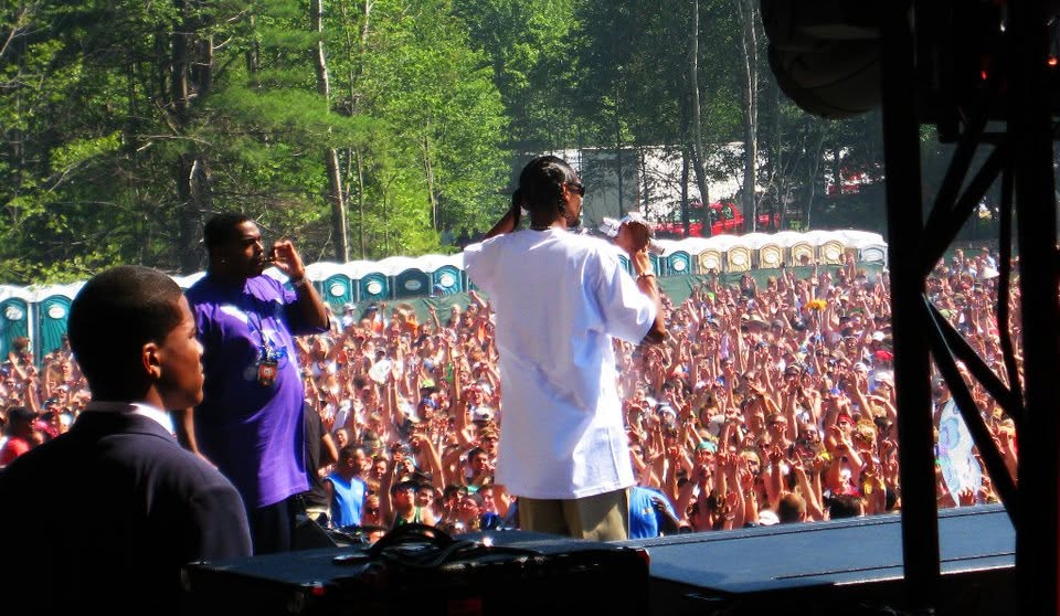 Snoop Dogg trackside, frame 16