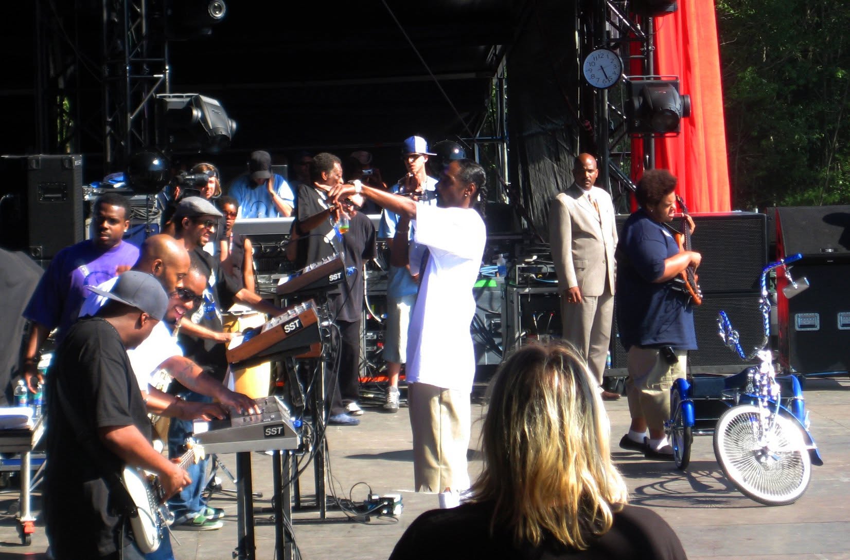 Snoop Dogg trackside, frame 17
