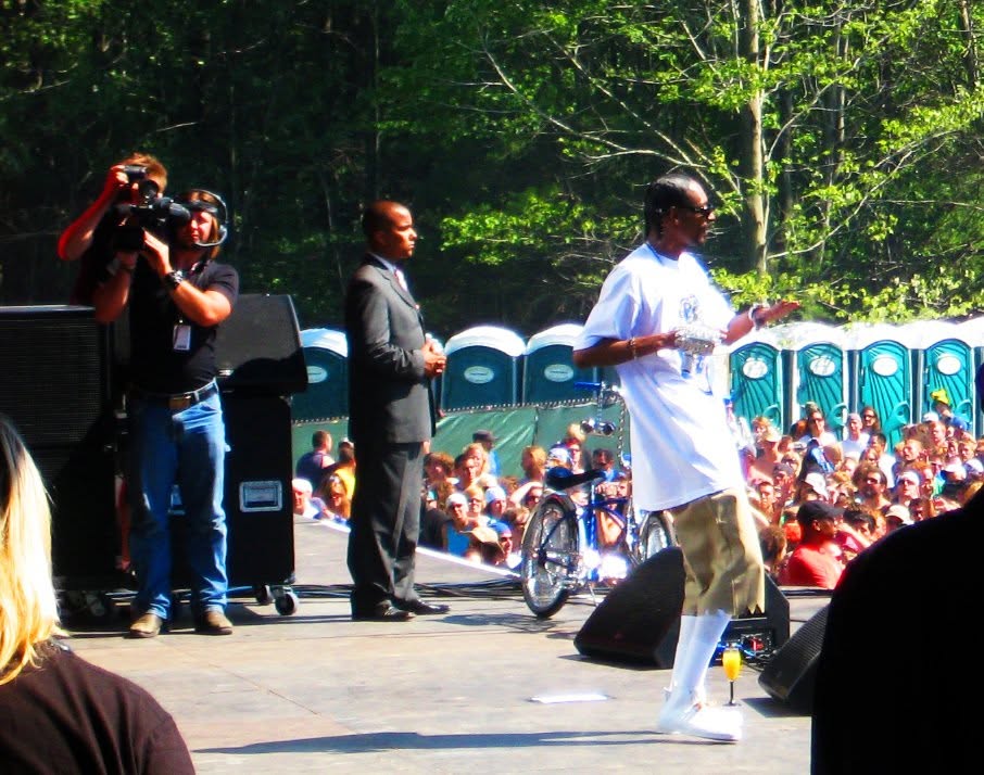 Snoop Dogg trackside, frame 21