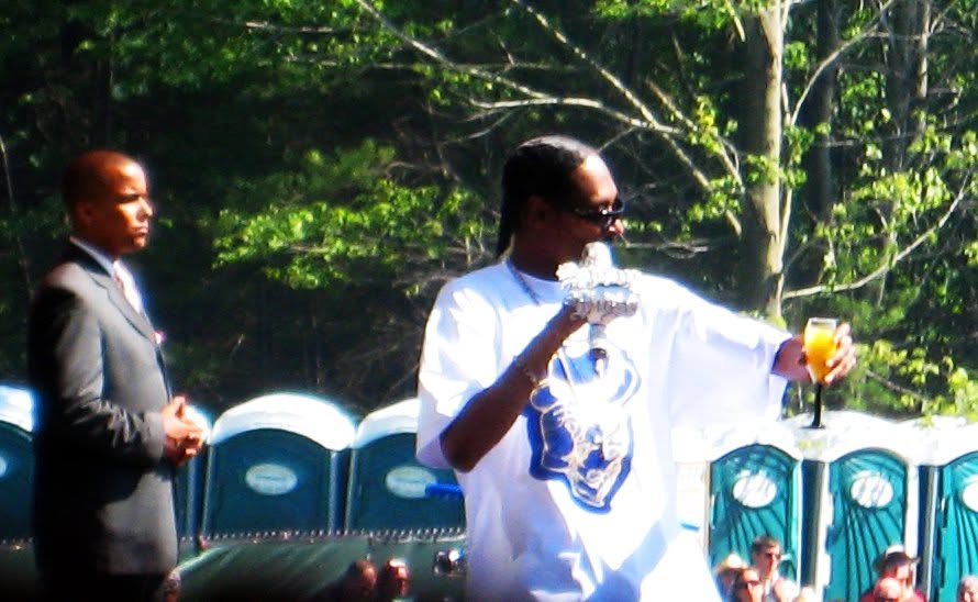 Snoop Dogg trackside, frame 22
