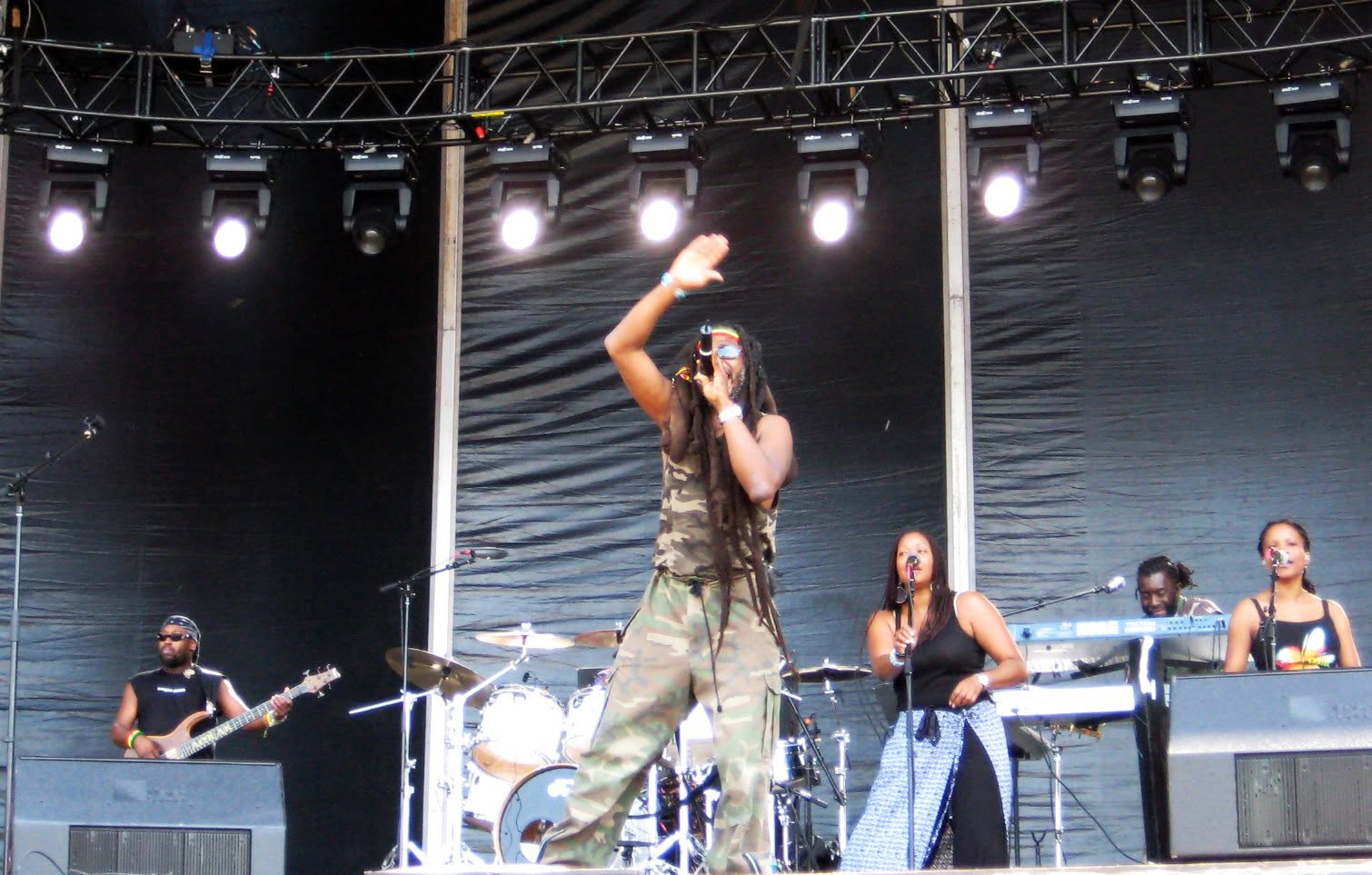 Steel Pulse trackside, frame 4