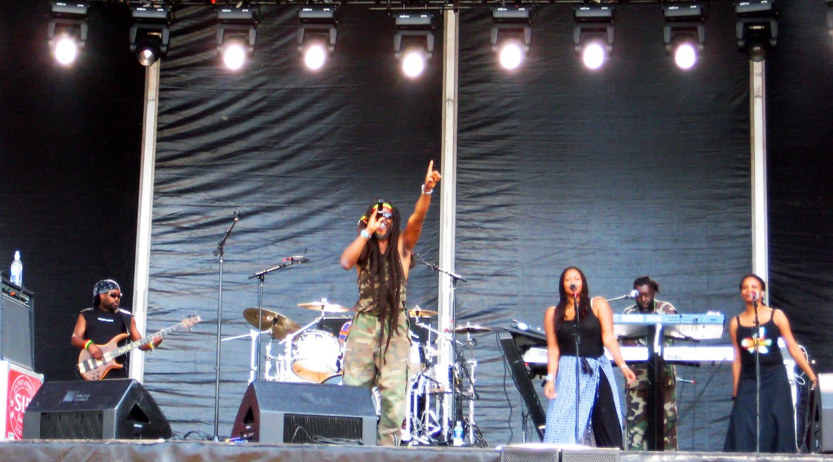 Steel Pulse trackside, frame 10