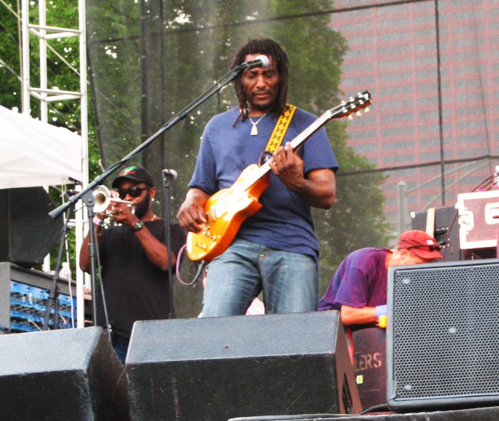 The Wailers trackside, frame 6