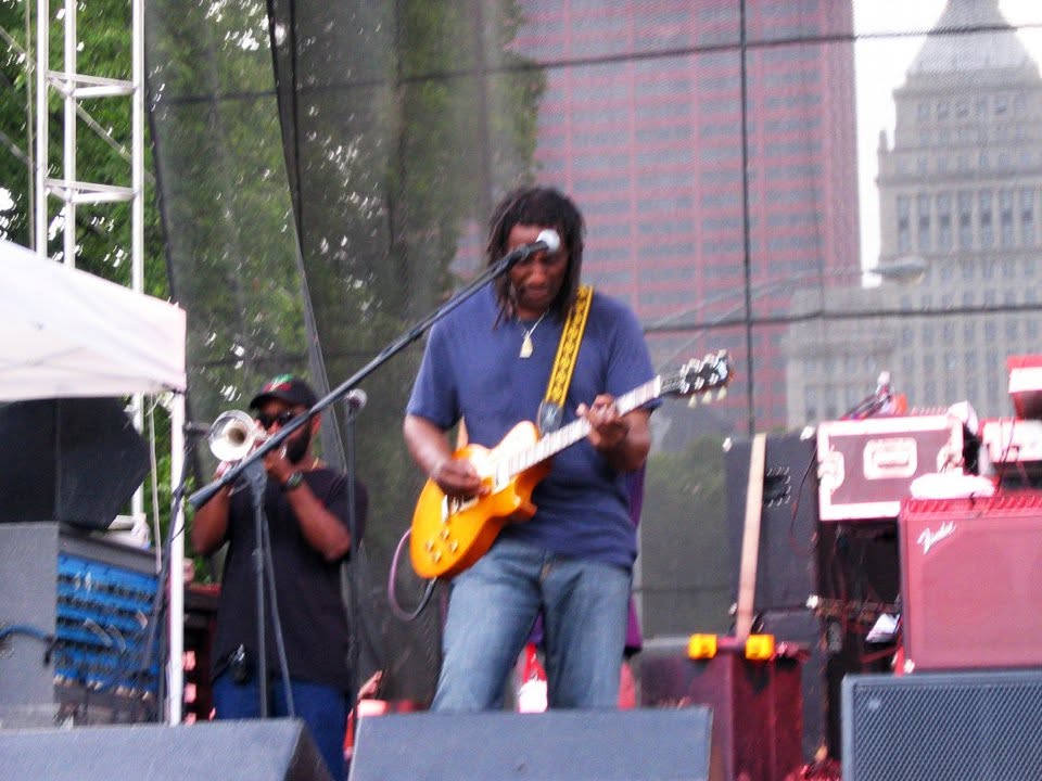 The Wailers trackside, frame 9